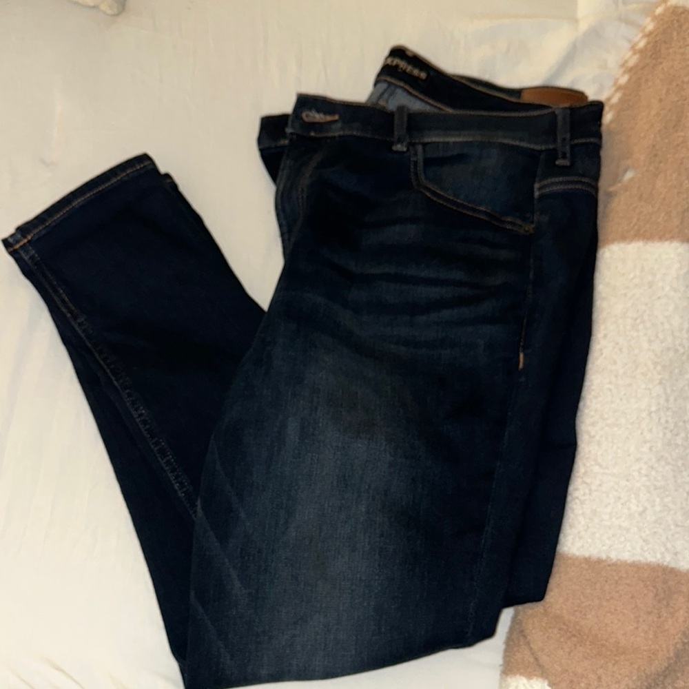 Women’s dark wash jeans